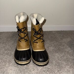 Sorel Women’s Tan and Black Winter Boots l Size: 7